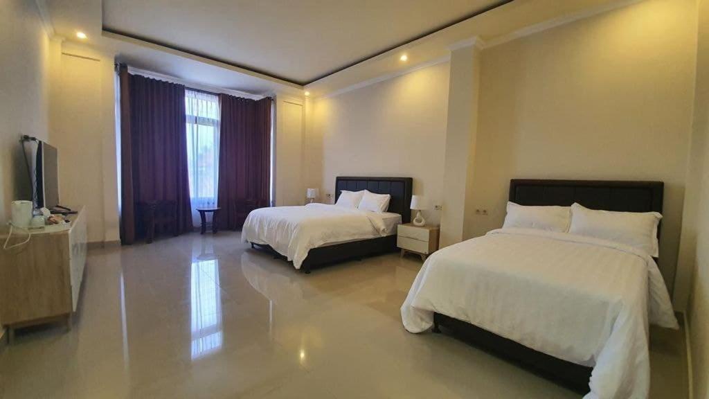 Grand Puri Hotel Batununggul Luaran gambar