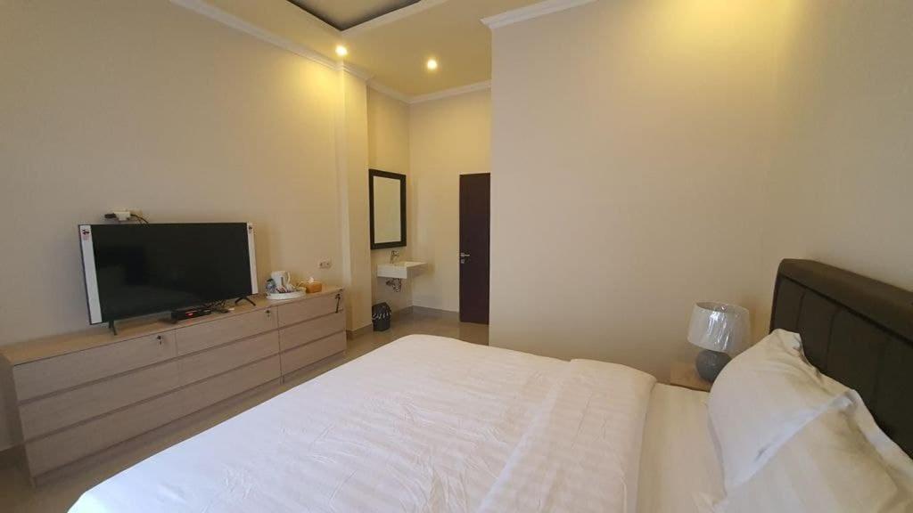 Grand Puri Hotel Batununggul Luaran gambar