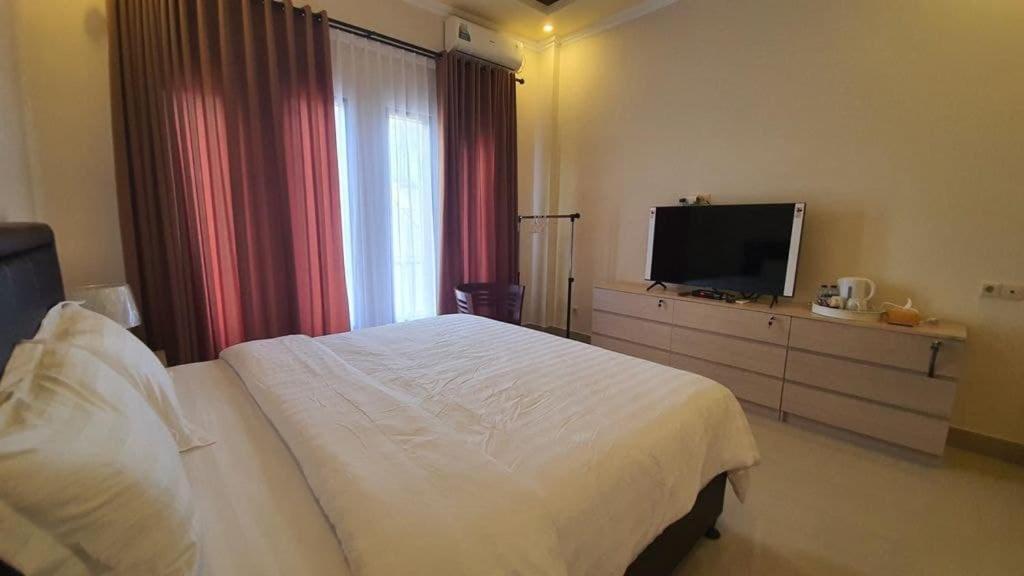 Grand Puri Hotel Batununggul Luaran gambar